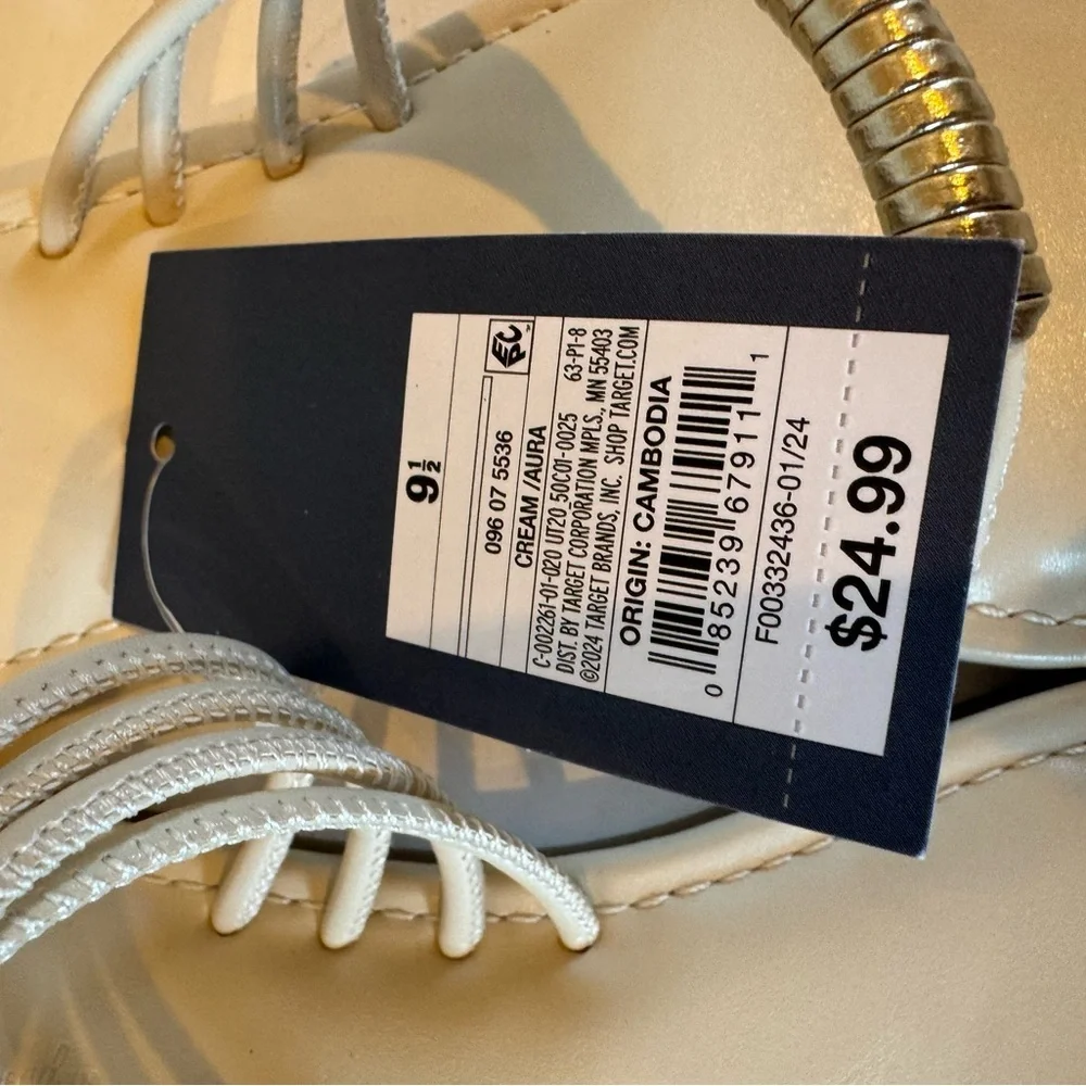 4/$18 Universal Thread Elegant Cream Sandals - Picture 3 of 3